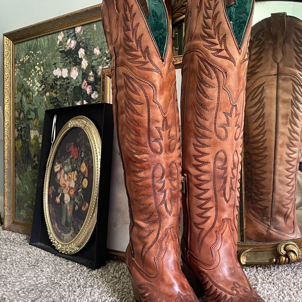 Elegant Tan Leather Western Boots